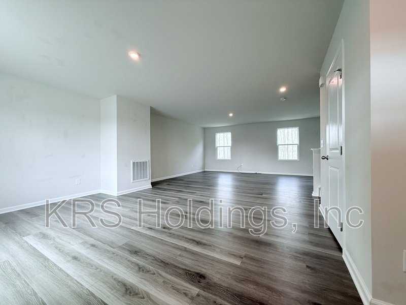 Spacious 4-Bedroom Home with Huge Basement & Open-Concept Living property image