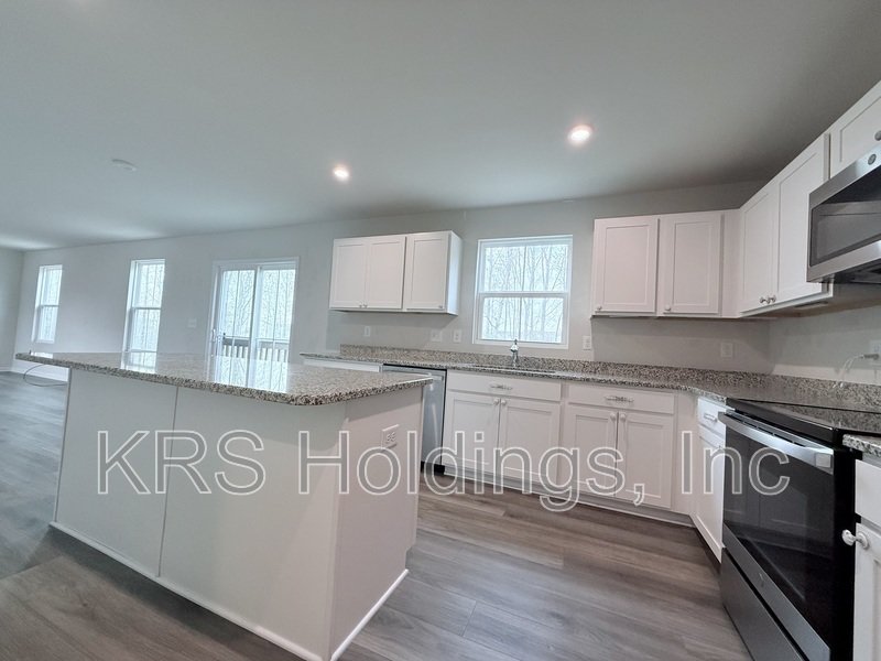 Spacious 4-Bedroom Home with Huge Basement & Open-Concept Living property image