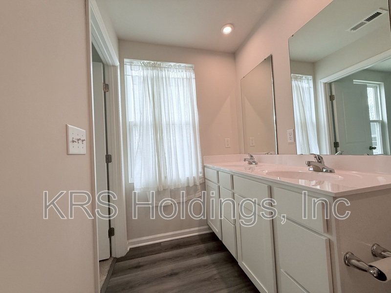 Spacious 4-Bedroom Home with Huge Basement & Open-Concept Living property image