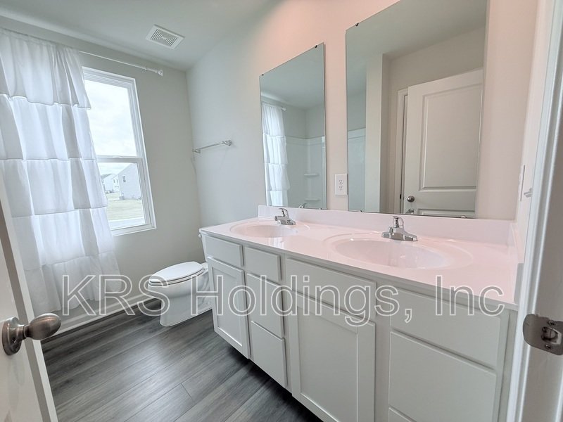 Spacious 4-Bedroom Home with Huge Basement & Open-Concept Living property image
