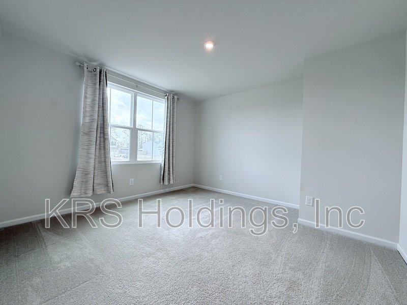 Spacious 4-Bedroom Home with Huge Basement & Open-Concept Living property image