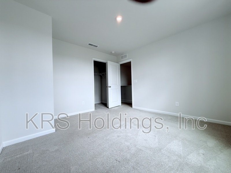 Spacious 4-Bedroom Home with Huge Basement & Open-Concept Living property image