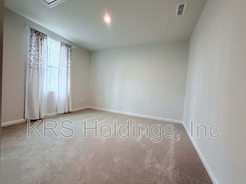 Spacious 4-Bedroom Home with Huge Basement & Open-Concept Living property image