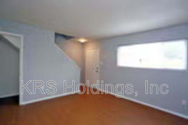 ✨ 2-Bedroom Townhome Available at Soundview Townhomes! ✨ $895/MO Rent Special property image