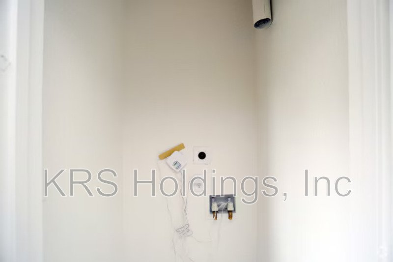 ✨ 2-Bedroom Townhome Available at Soundview Townhomes! ✨ $895/MO Rent Special property image