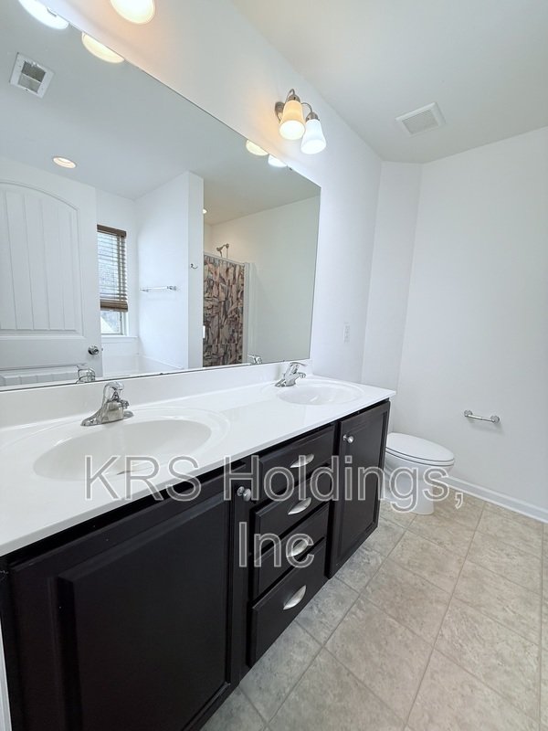 Raleigh Home With a Huge Fenced in Yard! property image