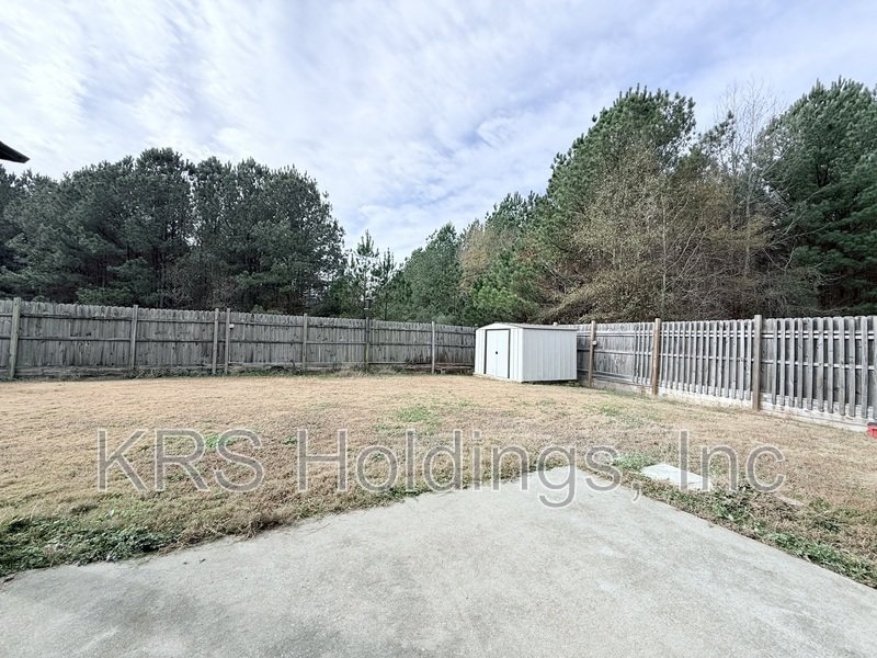 Raleigh Home With a Huge Fenced in Yard! property image