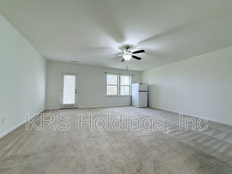 End Unit Townhome with a Basement in Clayton! property image