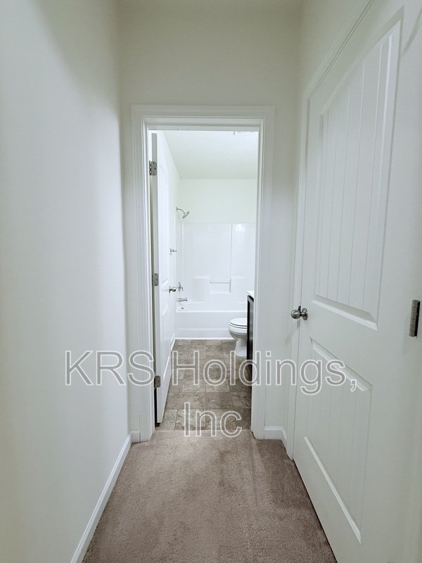 End Unit Townhome with a Basement in Clayton! property image