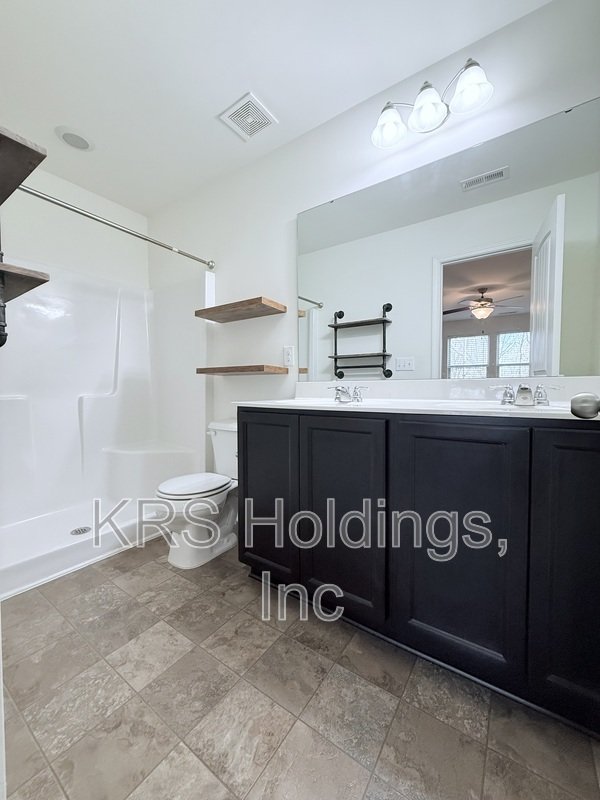 End Unit Townhome with a Basement in Clayton! property image