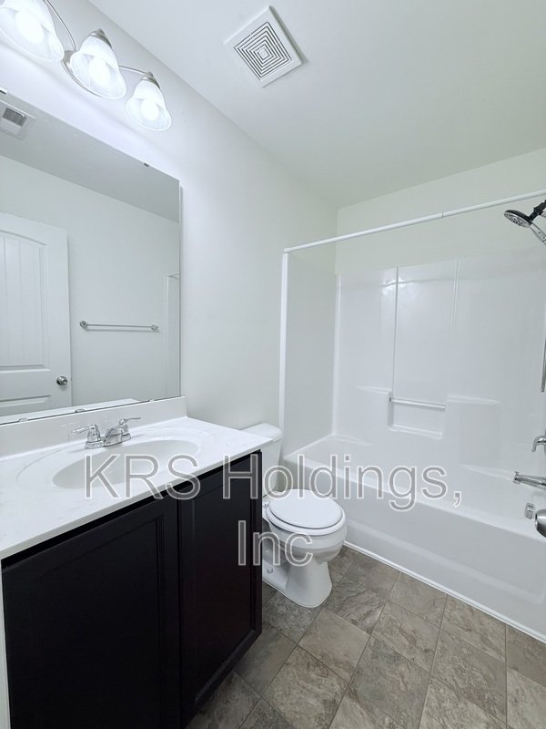 End Unit Townhome with a Basement in Clayton! property image