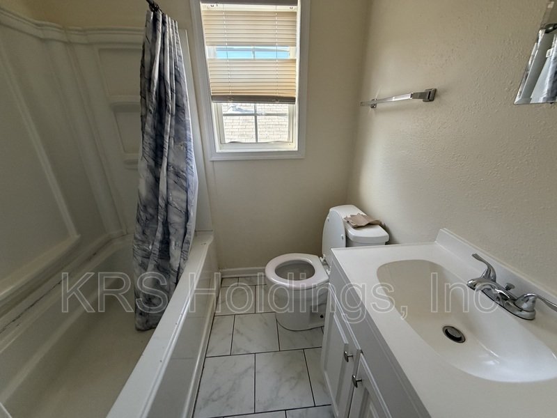 716 31st St B property image