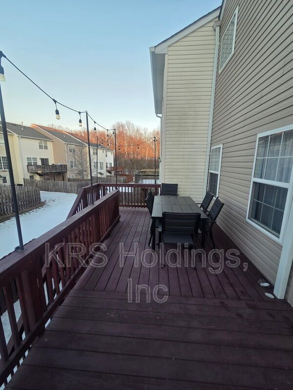 Renovated Corner lot Available for April property image