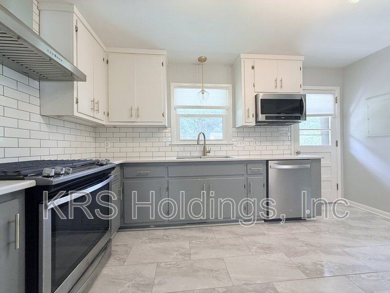 Adorable Home in Greenwood Farms! property image