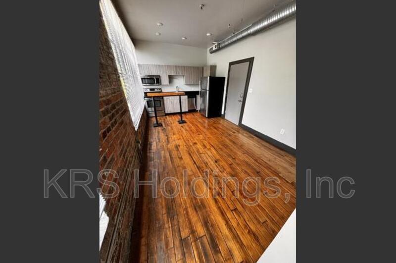 123 Pine St Apt 8 property image