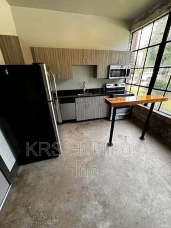 123 Pine St Apt 8 property image