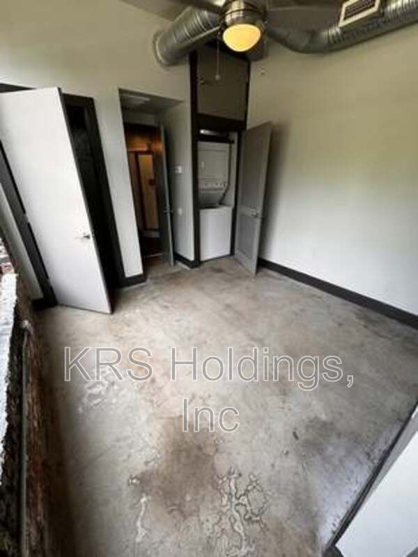 123 Pine St Apt 8 property image