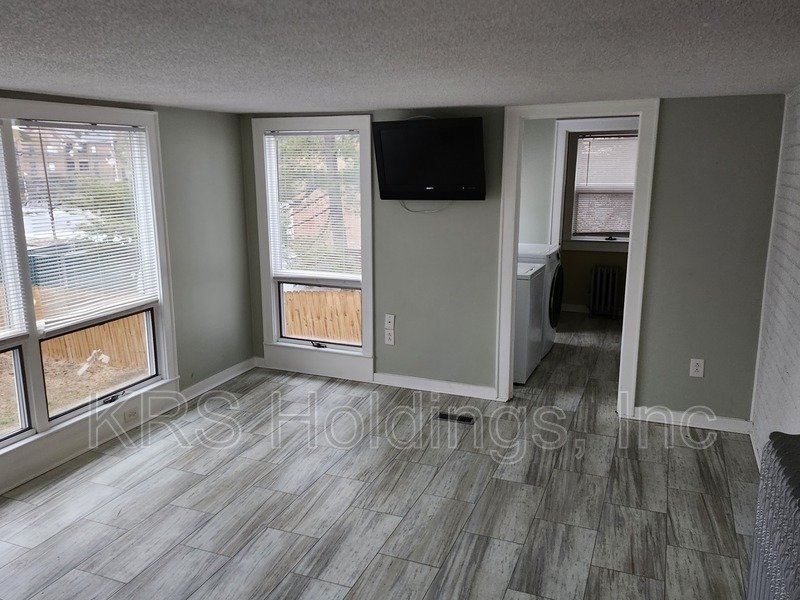 Single Family 5 BR House in Harrisonburg Available NOW property image