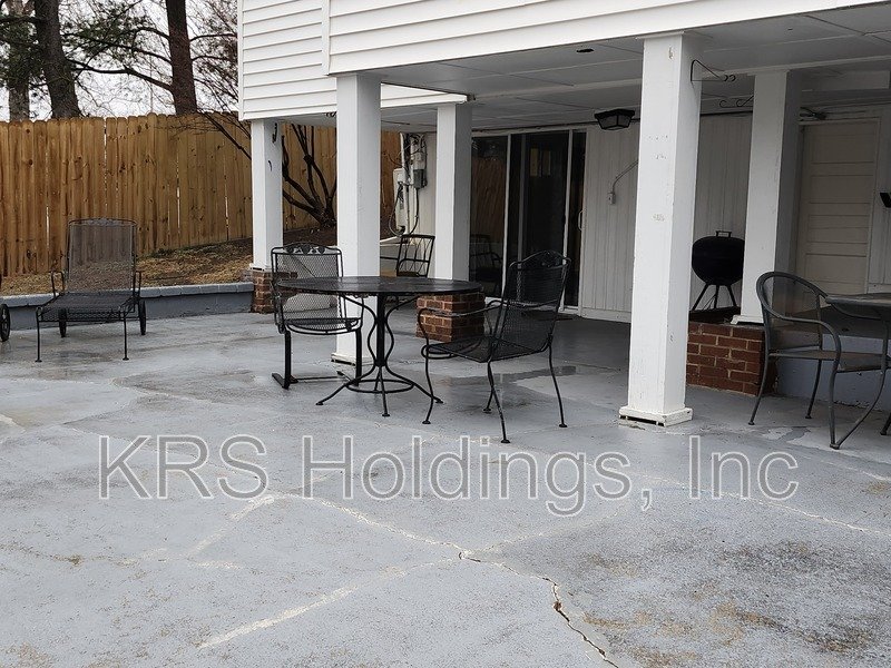 Single Family 5 BR House in Harrisonburg Available NOW property image