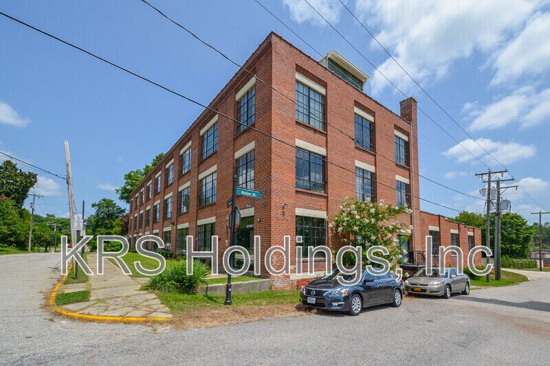 123 Pine St Apt 1 property image