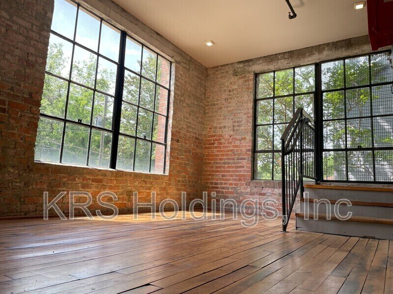 123 Pine St Apt 1 property image