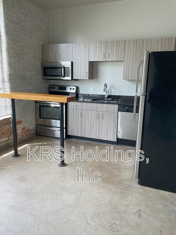 123 Pine St Apt 1 property image