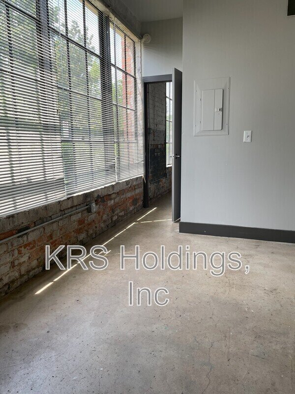 123 Pine St Apt 1 property image