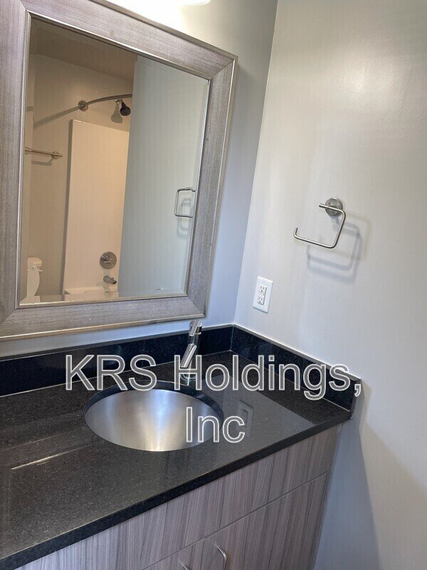 123 Pine St Apt 1 property image