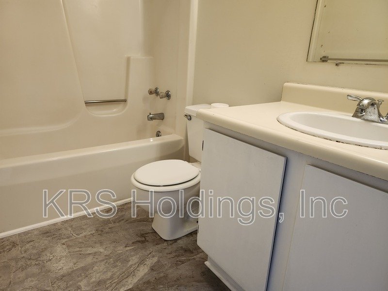Recently Remodeled 2 BR Townhouse in Staunton property image