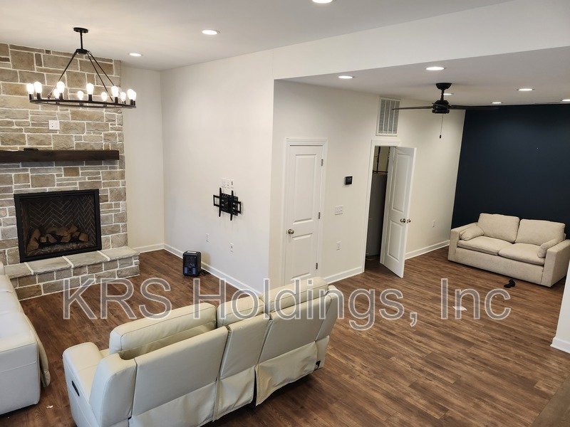 AVAILABLE NOW-Beautiful Single Family 4 BR, 2.5 Bath Home, Great Location property image