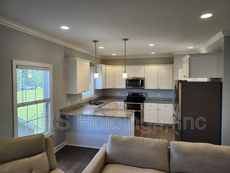 AVAILABLE NOW-Beautiful Single Family 4 BR, 2.5 Bath Home, Great Location property image