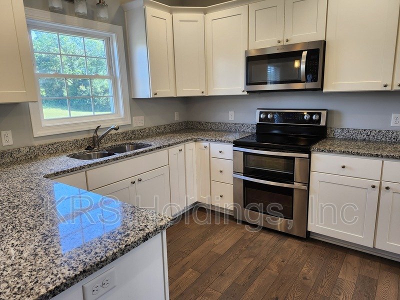 AVAILABLE NOW-Beautiful Single Family 4 BR, 2.5 Bath Home, Great Location property image