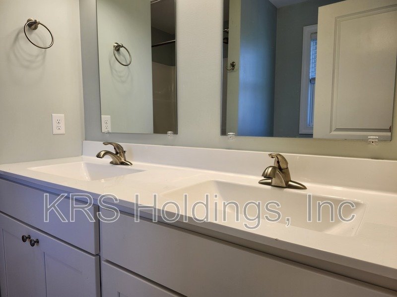 AVAILABLE NOW-Beautiful Single Family 4 BR, 2.5 Bath Home, Great Location property image