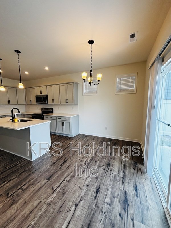Lovely newer build Ready now! property image