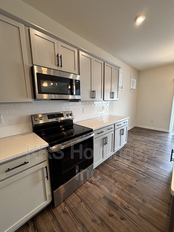 Lovely newer build Ready now! property image