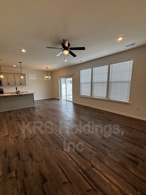 Lovely newer build Ready now! property image