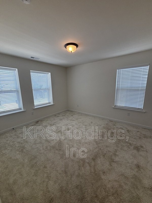 Lovely newer build Ready now! property image