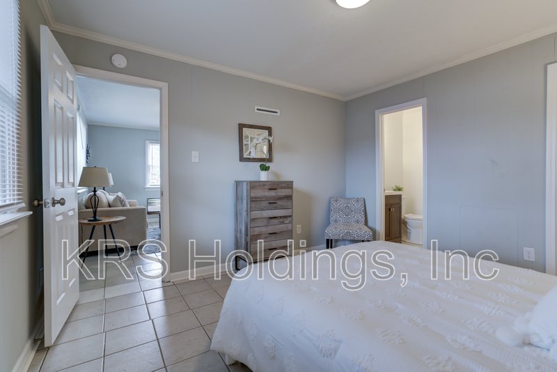 Renovated 1BR Only $995/Month | Utilities Included + Washer/Dryer property image