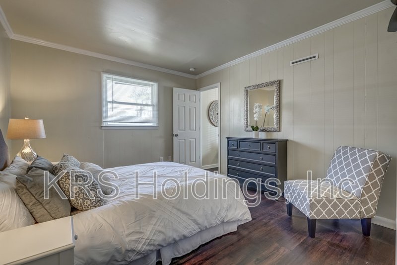 Renovated 1BR Only $995/Month | Utilities Included + Washer/Dryer property image