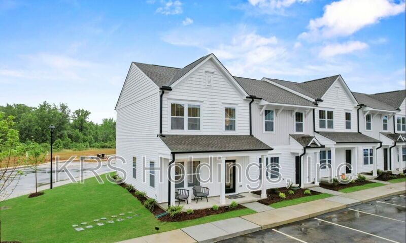 End Unit Townhome in Brand New Community! property image