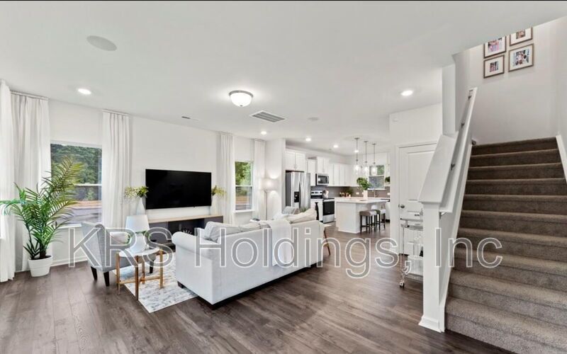 End Unit Townhome in Brand New Community! property image