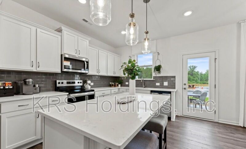 End Unit Townhome in Brand New Community! property image