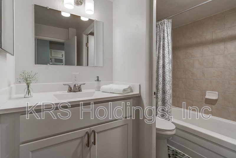 311 W Franklin St 208 property image