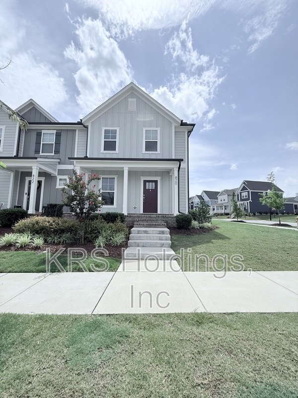 Stunning End-Unit Townhome in Highly Desirable Holding Village! property image
