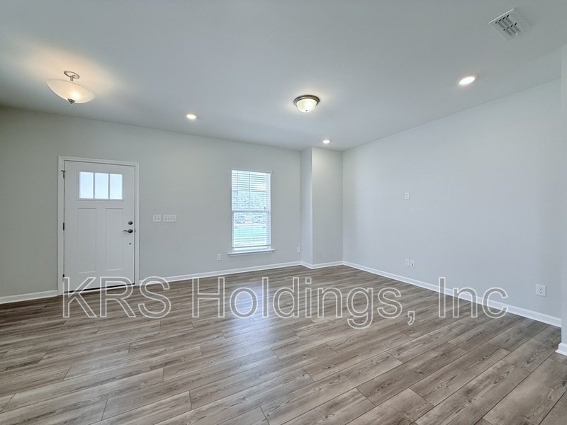 Stunning End-Unit Townhome in Highly Desirable Holding Village! property image