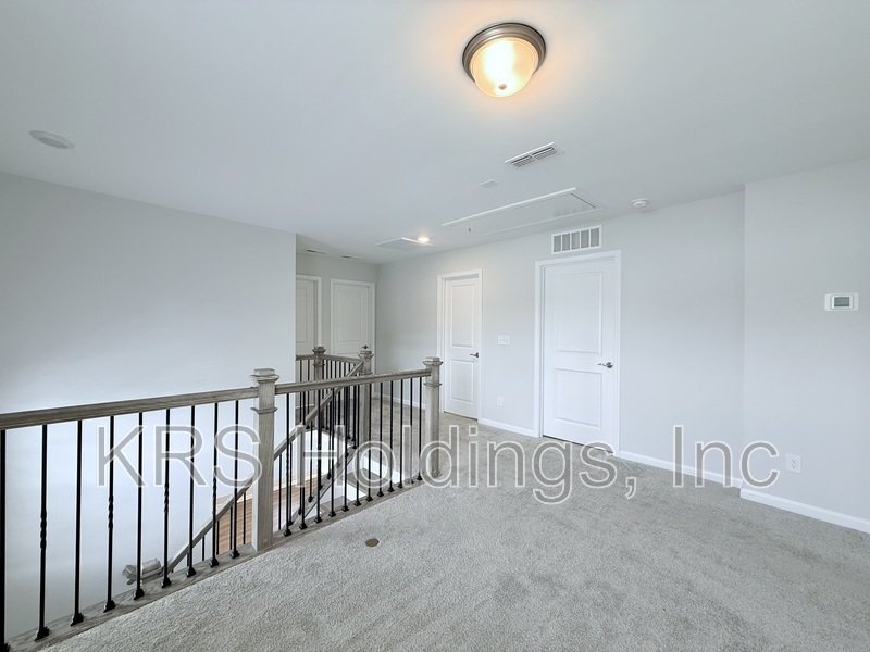 Stunning End-Unit Townhome in Highly Desirable Holding Village! property image