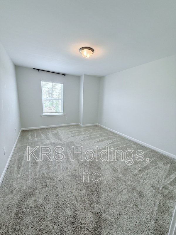 Stunning End-Unit Townhome in Highly Desirable Holding Village! property image