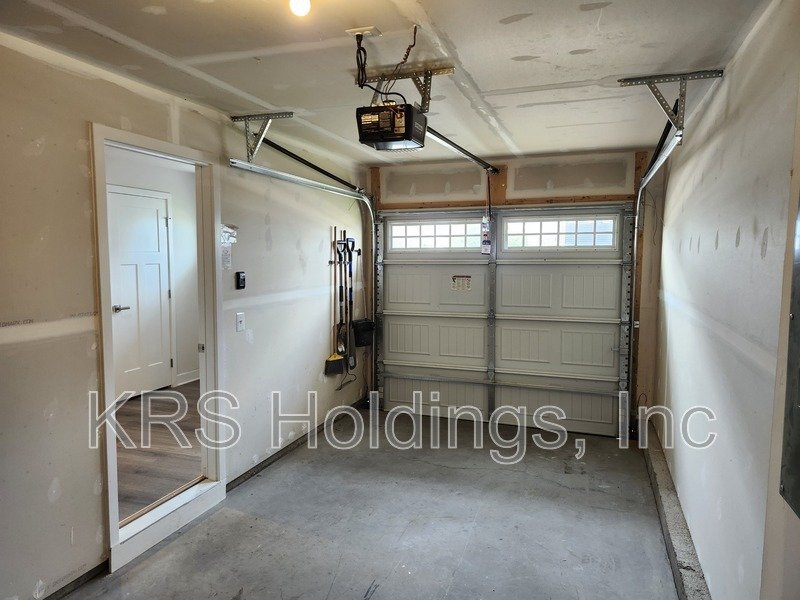 READY NOW, TOWNHOUSE NEAR HARRISONBURG - 4 BR, 3.5 Bath End Unit property image