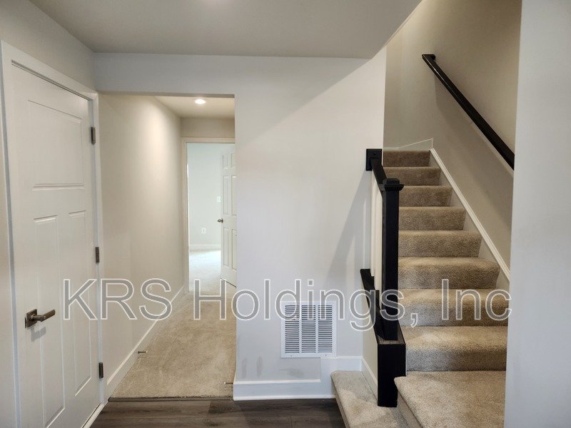 READY NOW, TOWNHOUSE NEAR HARRISONBURG - 4 BR, 3.5 Bath End Unit property image