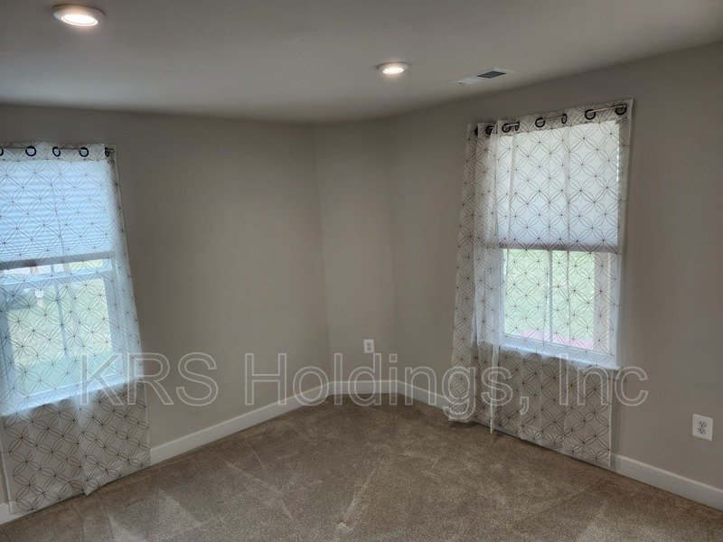 READY NOW, TOWNHOUSE NEAR HARRISONBURG - 4 BR, 3.5 Bath End Unit property image